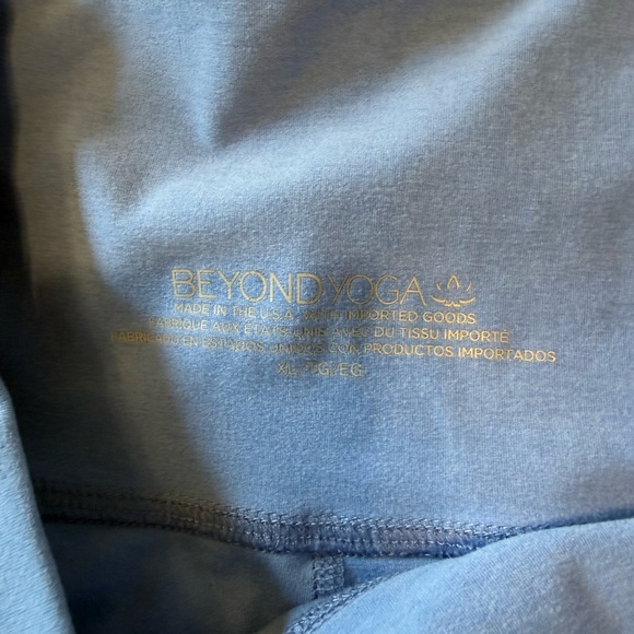 Beyond Yoga Vibrant Blue Bike Shorts - Picture 3 of 3